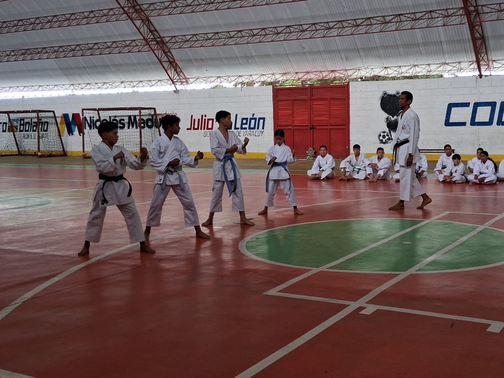 Parte del equipo ShotoKan a cargo del Sensei Olymar Rodríguez